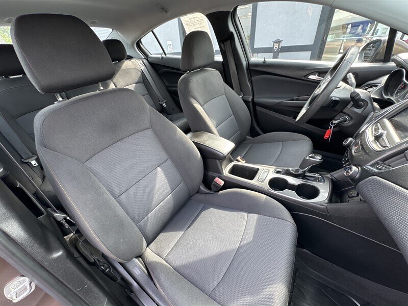 2019 Chevrolet Cruze LS - Photo 32 - Millstadt, IL 62260