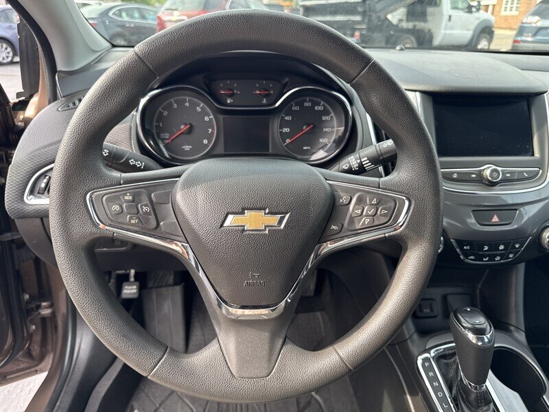 2019 Chevrolet Cruze LS - Photo 19 - Millstadt, IL 62260