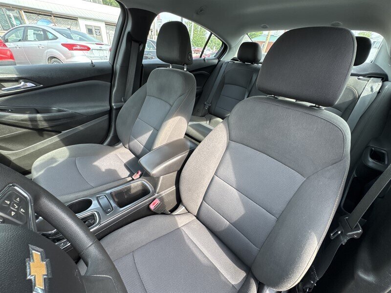 2019 Chevrolet Cruze LS - Photo 18 - Millstadt, IL 62260