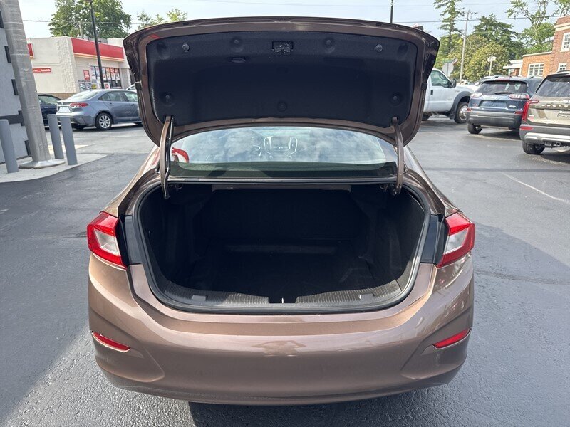 2019 Chevrolet Cruze LS - Photo 10 - Millstadt, IL 62260