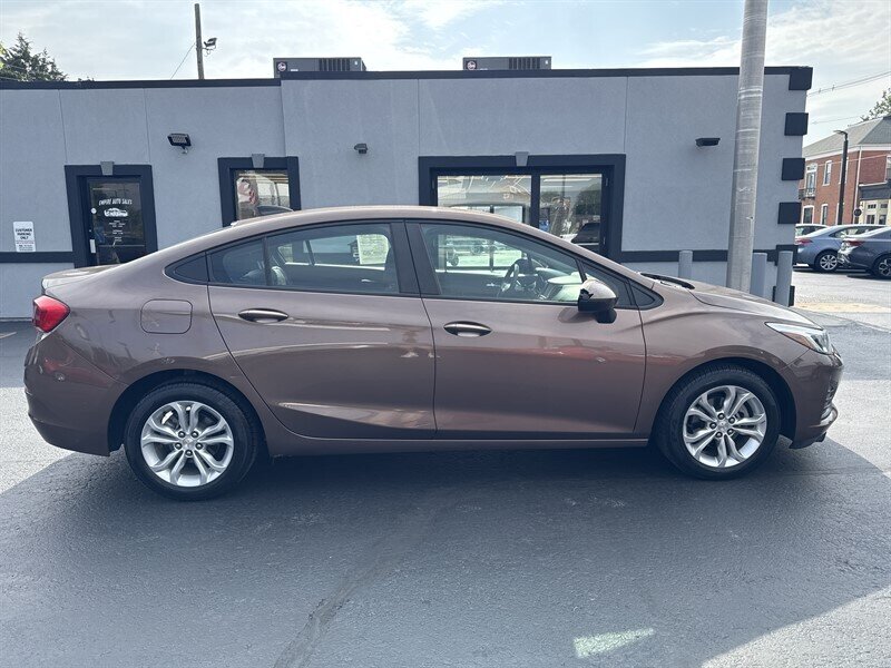 2019 Chevrolet Cruze LS - Photo 8 - Millstadt, IL 62260
