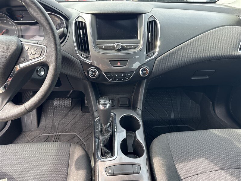 2019 Chevrolet Cruze LS - Photo 21 - Millstadt, IL 62260