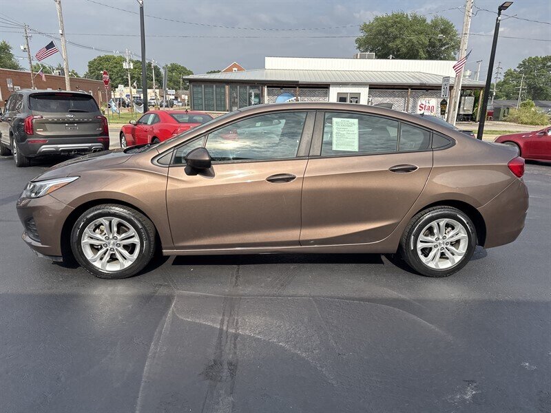 2019 Chevrolet Cruze LS - Photo 7 - Millstadt, IL 62260