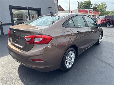 2019 Chevrolet Cruze LS - Photo 4 - Millstadt, IL 62260