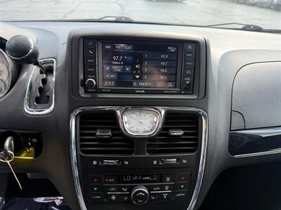 2016 Chrysler Town & Country S   - Photo 16 - Cahokia, IL 62206