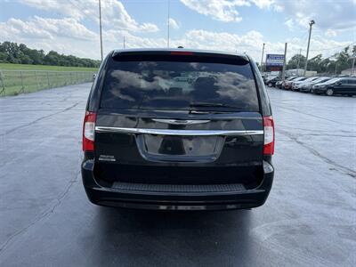 2016 Chrysler Town & Country S   - Photo 8 - Cahokia, IL 62206