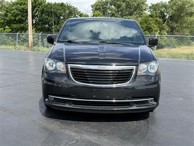 2016 Chrysler Town & Country S   - Photo 4 - Cahokia, IL 62206