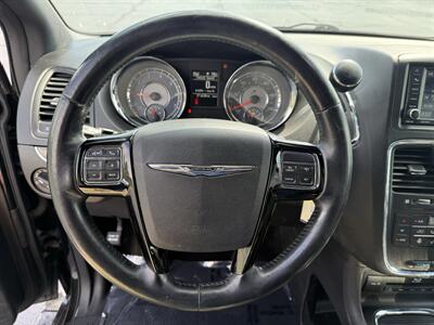 2016 Chrysler Town & Country S   - Photo 15 - Cahokia, IL 62206