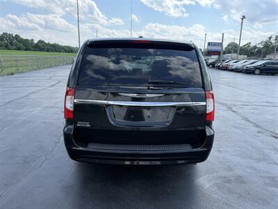 2016 Chrysler Town & Country S   - Photo 7 - Cahokia, IL 62206