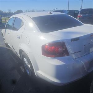 2014 Dodge Avenger SXT   - Photo 5 - Belleville, IL 62223