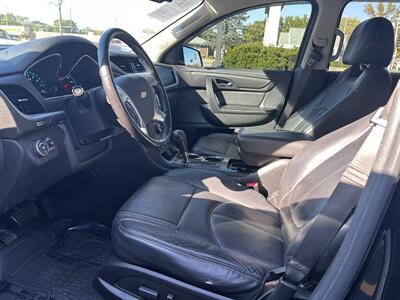 2017 Chevrolet Traverse LT   - Photo 8 - Fairview Heights, IL 62208