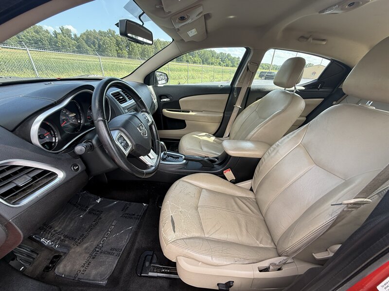 2011 Dodge Avenger Lux - Photo 9 - Cahokia, IL 62206