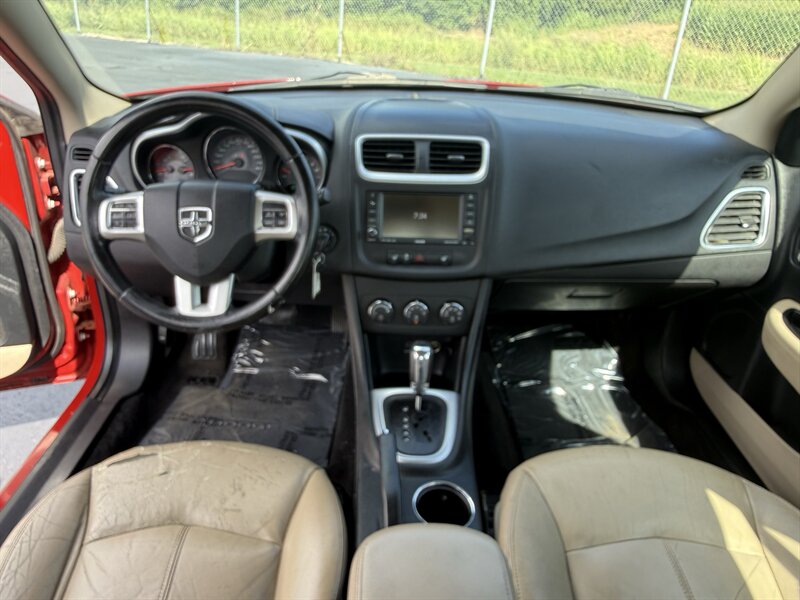 2011 Dodge Avenger Lux - Photo 11 - Cahokia, IL 62206
