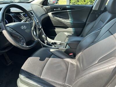 2013 Hyundai SONATA SE   - Photo 8 - Fairview Heights, IL 62208