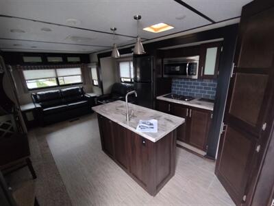 2018 FOREST RIVER LACROSSE LUXURY LITE  se3299 - Photo 11 - Freeburg, IL 62243