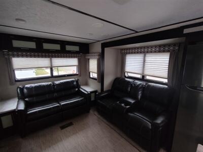 2018 FOREST RIVER LACROSSE LUXURY LITE  se3299 - Photo 17 - Freeburg, IL 62243