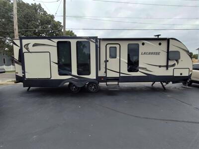 2018 FOREST RIVER LACROSSE LUXURY LITE  se3299