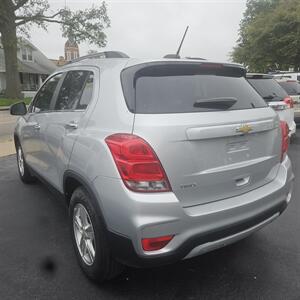 2020 Chevrolet Trax LT   - Photo 2 - Freeburg, IL 62243