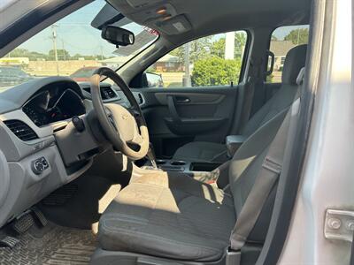 2013 Chevrolet Traverse LS   - Photo 8 - Fairview Heights, IL 62208