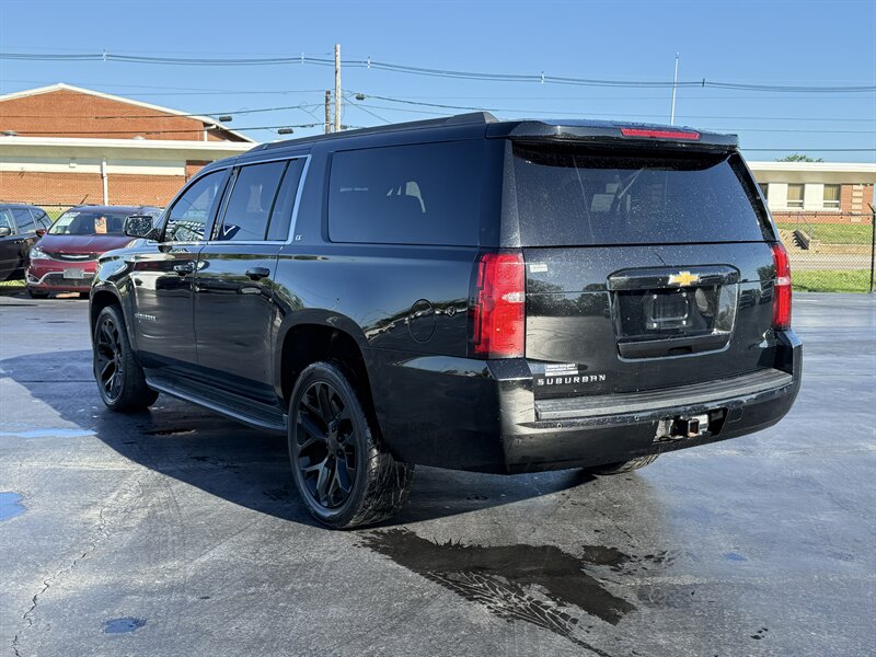 2016 Chevrolet Suburban LT - Photo 6 - Cahokia, IL 62206