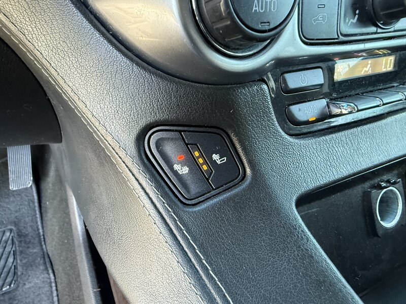 2016 Chevrolet Suburban LT - Photo 15 - Cahokia, IL 62206