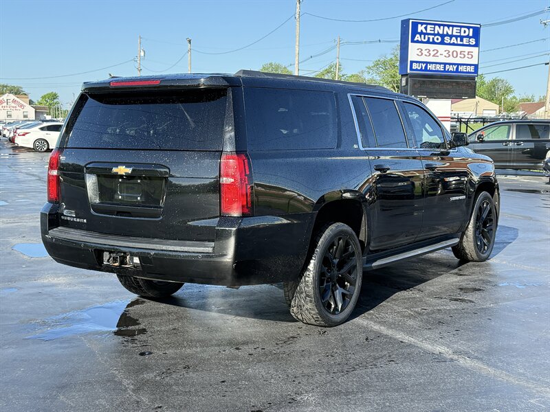 2016 Chevrolet Suburban LT - Photo 8 - Cahokia, IL 62206