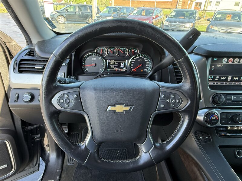 2016 Chevrolet Suburban LT - Photo 13 - Cahokia, IL 62206
