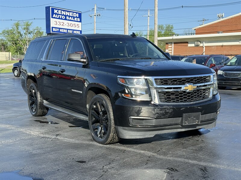 2016 Chevrolet Suburban LT - Photo 4 - Cahokia, IL 62206