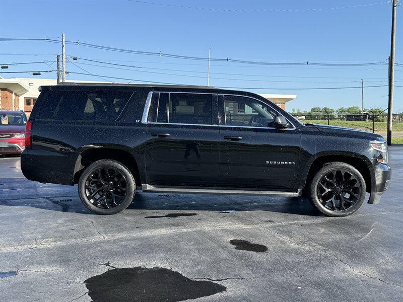 2016 Chevrolet Suburban LT - Photo 5 - Cahokia, IL 62206