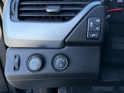 2016 Chevrolet Suburban LT - Photo 16 - Cahokia, IL 62206