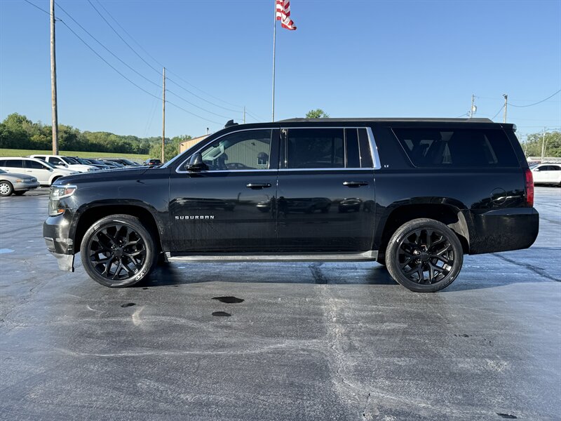 2016 Chevrolet Suburban LT - Photo 2 - Cahokia, IL 62206