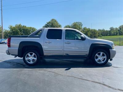 2009 Chevrolet Avalanche LT   - Photo 4 - Cahokia, IL 62206