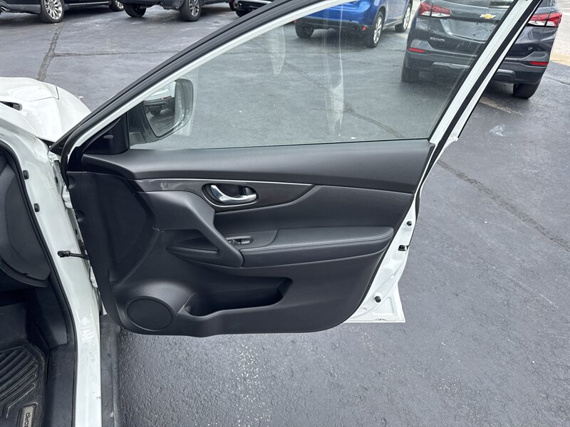 2020 Nissan Rogue S - Photo 14 - Millstadt, IL 62260