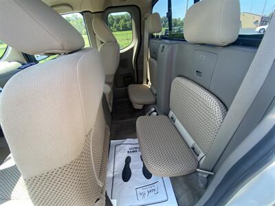 2012 Nissan Frontier SV V6   - Photo 12 - Cahokia, IL 62206