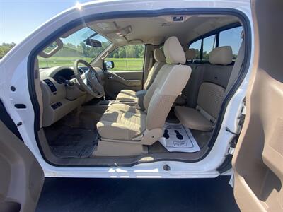 2012 Nissan Frontier SV V6   - Photo 11 - Cahokia, IL 62206