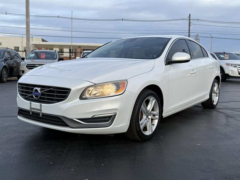 2014 Volvo S60 T5   - Photo 1 - Cahokia, IL 62206