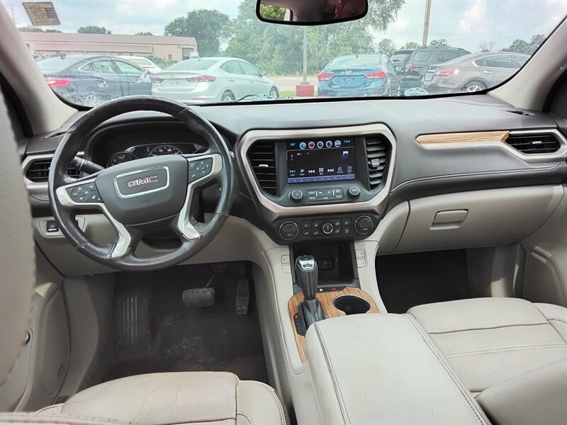 2017 GMC Acadia Denali - Photo 5 - Cahokia, IL 62206