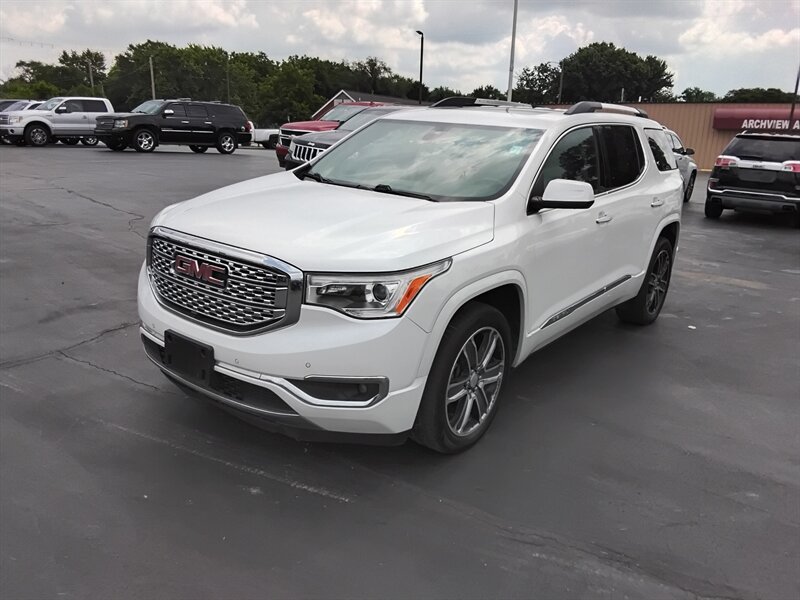 2017 GMC Acadia Denali - Photo 2 - Cahokia, IL 62206