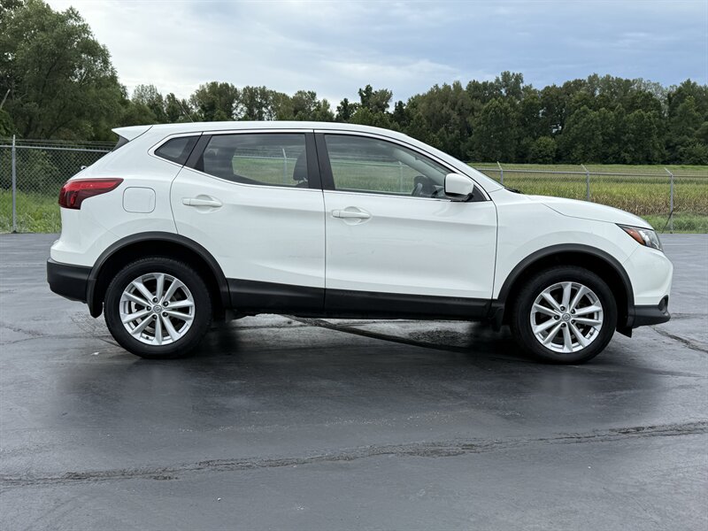 2018 Nissan Rogue Sport S - Photo 4 - Cahokia, IL 62206