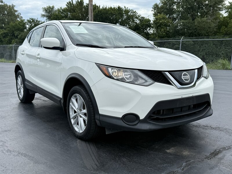 2018 Nissan Rogue Sport S - Photo 3 - Cahokia, IL 62206