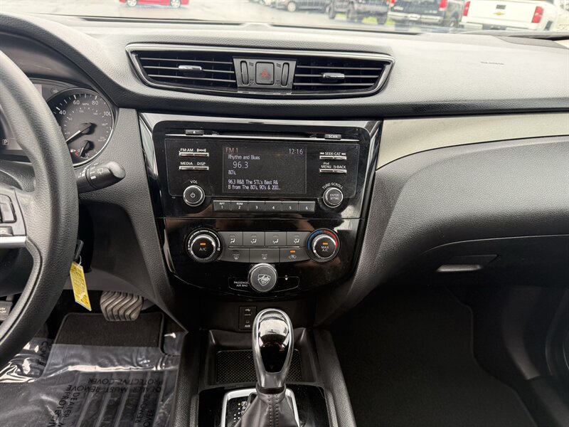 2018 Nissan Rogue Sport S - Photo 13 - Cahokia, IL 62206