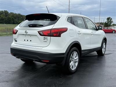 2018 Nissan Rogue Sport S - Photo 5 - Cahokia, IL 62206
