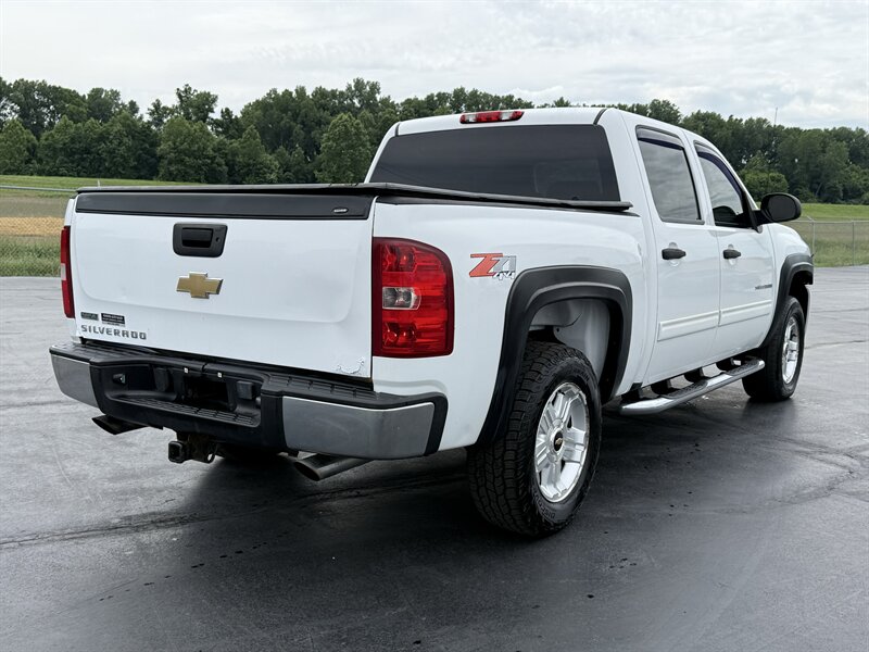 2011 Chevrolet Silverado 1500 LT - Photo 7 - Cahokia, IL 62206