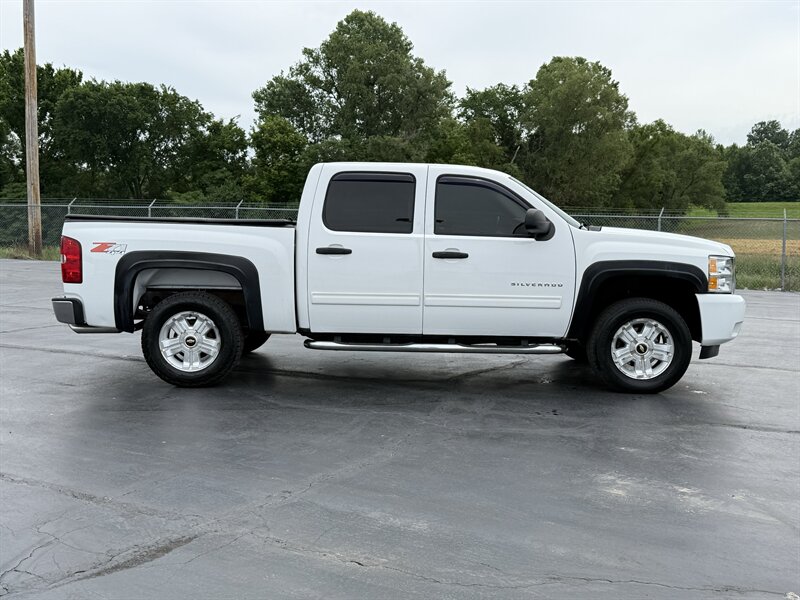 2011 Chevrolet Silverado 1500 LT - Photo 8 - Cahokia, IL 62206