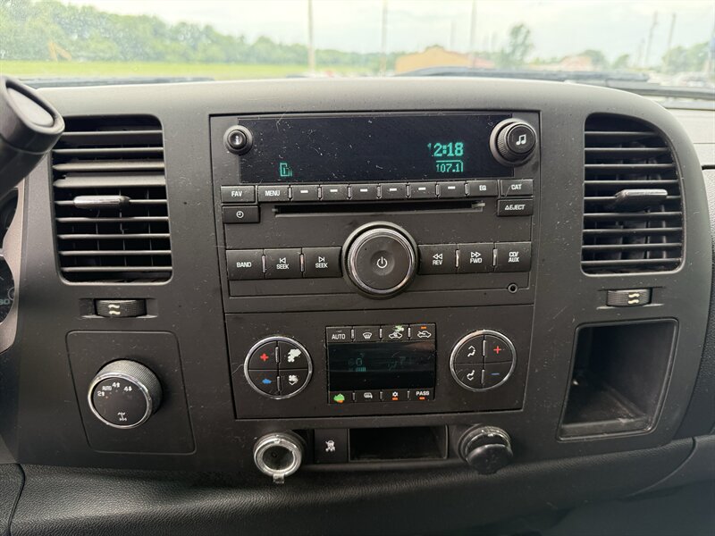 2011 Chevrolet Silverado 1500 LT - Photo 14 - Cahokia, IL 62206