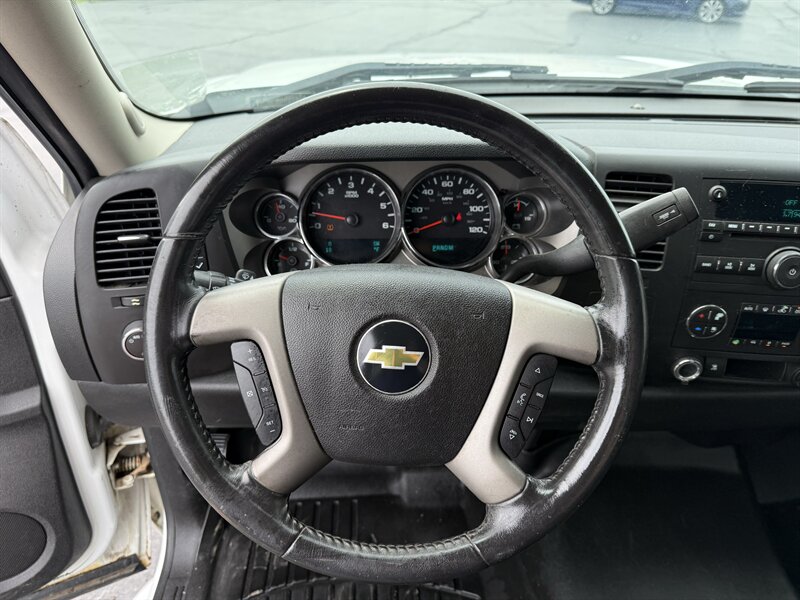 2011 Chevrolet Silverado 1500 LT - Photo 13 - Cahokia, IL 62206
