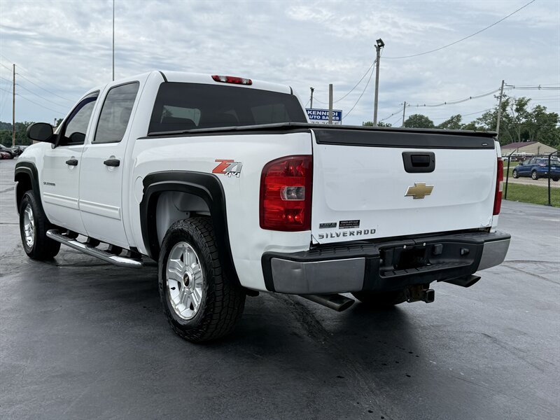 2011 Chevrolet Silverado 1500 LT - Photo 5 - Cahokia, IL 62206