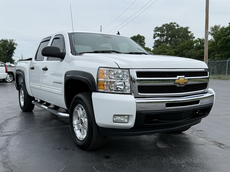 2011 Chevrolet Silverado 1500 LT - Photo 3 - Cahokia, IL 62206
