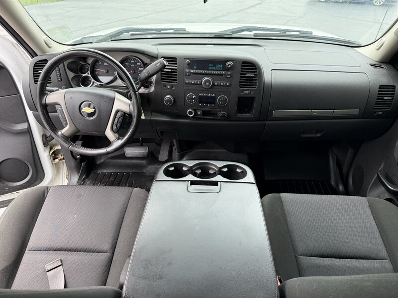 2011 Chevrolet Silverado 1500 LT - Photo 12 - Cahokia, IL 62206