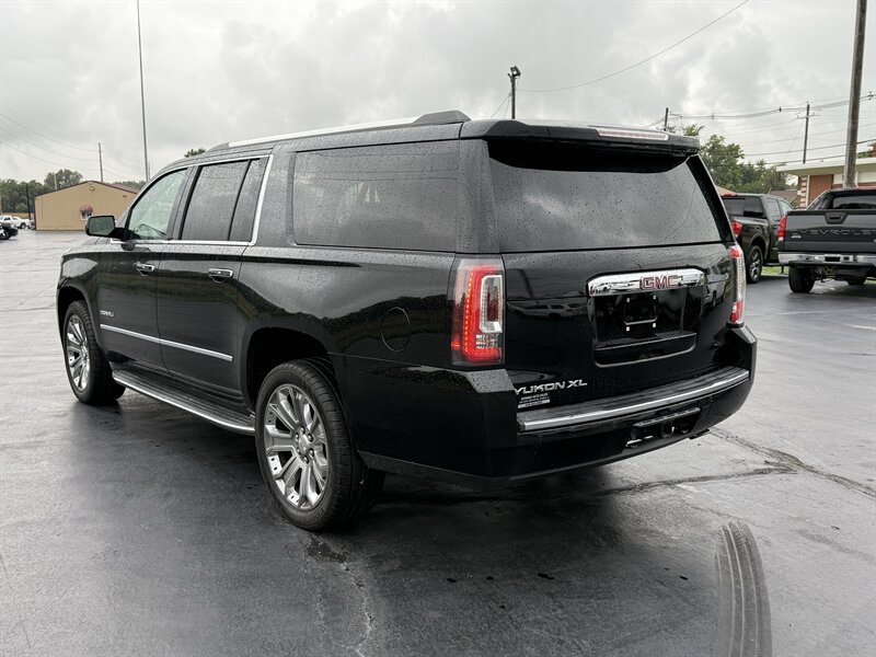 2015 GMC Yukon XL Denali - Photo 5 - Cahokia, IL 62206